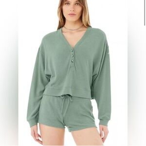 Alo Yoga Solo Crop Henley Shirt Top Sweater Sweatshirt Long Sleeve Seafoam Green